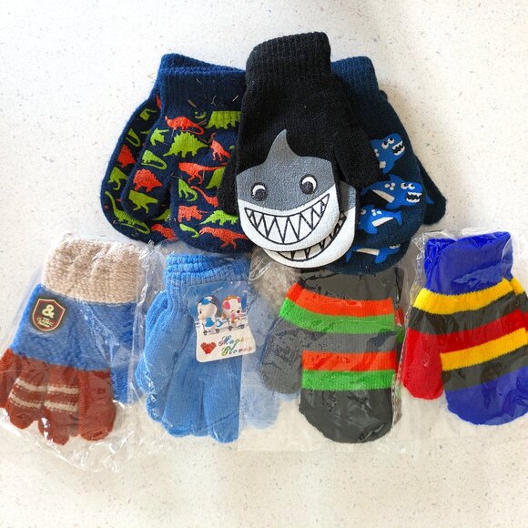 Set of 7 Kids Mittens/Gloves - 4 NWT - Picture 1 of 3